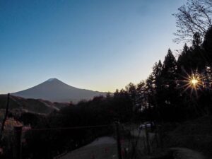 河口浅間神社　天空の鳥居、富士山、11月秋、山梨県南都留郡の観光・撮影スポットの名所